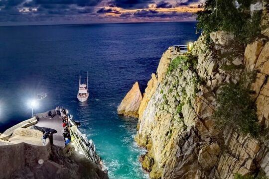 High Cliff Divers La Quebrada at La Perla - Only Drinks