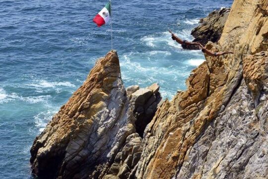 Sunset Dinner and Cliff Divers in Acapulco